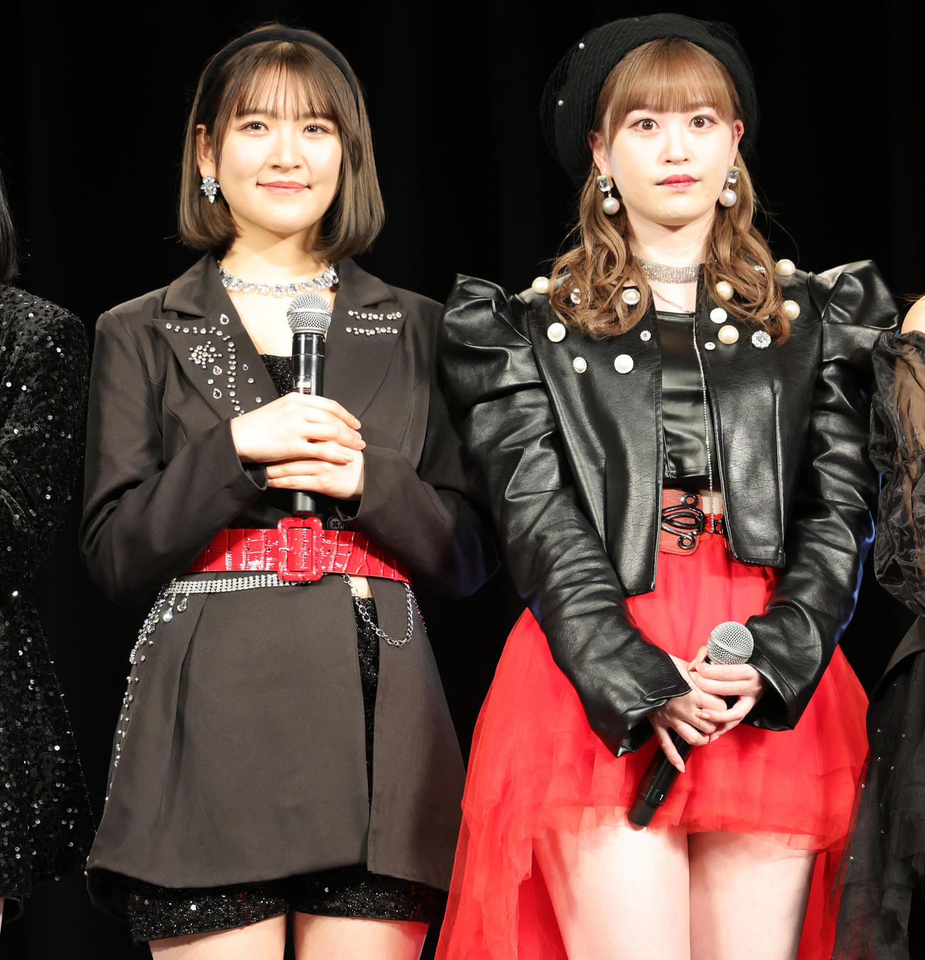 ニューアルバム「3rd－Moment－」をリリースし、会見したつばきファクトリーの小野瑞歩（左）と新沼希空（撮影・野上伸悟）
