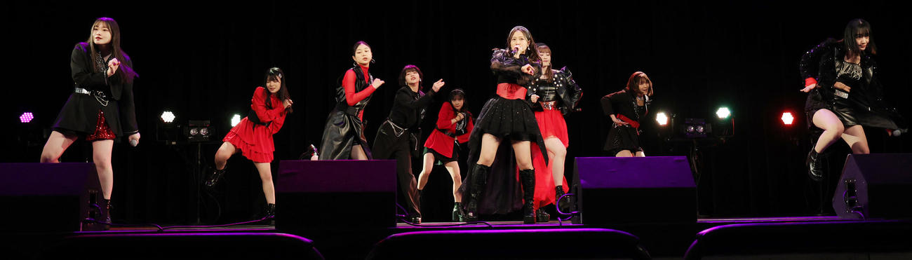 ニューアルバム「3rd－Moment－」をリリースし、新曲を披露するつばきファクトリー（撮影・野上伸悟）