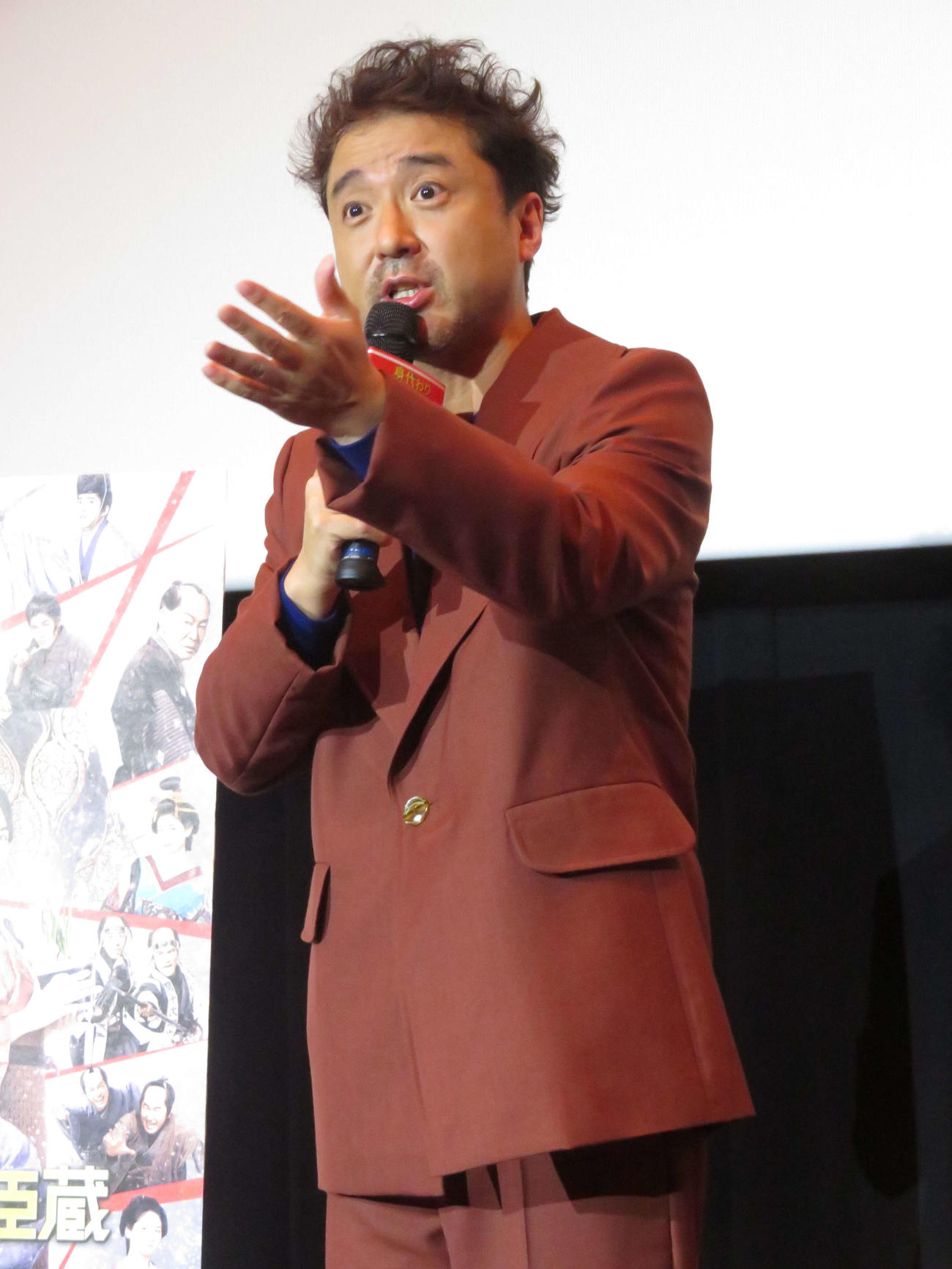 主演映画「身代わり忠臣蔵」公開御礼舞台あいさつで観客と語り合うムロツヨシ（撮影・村上幸将）