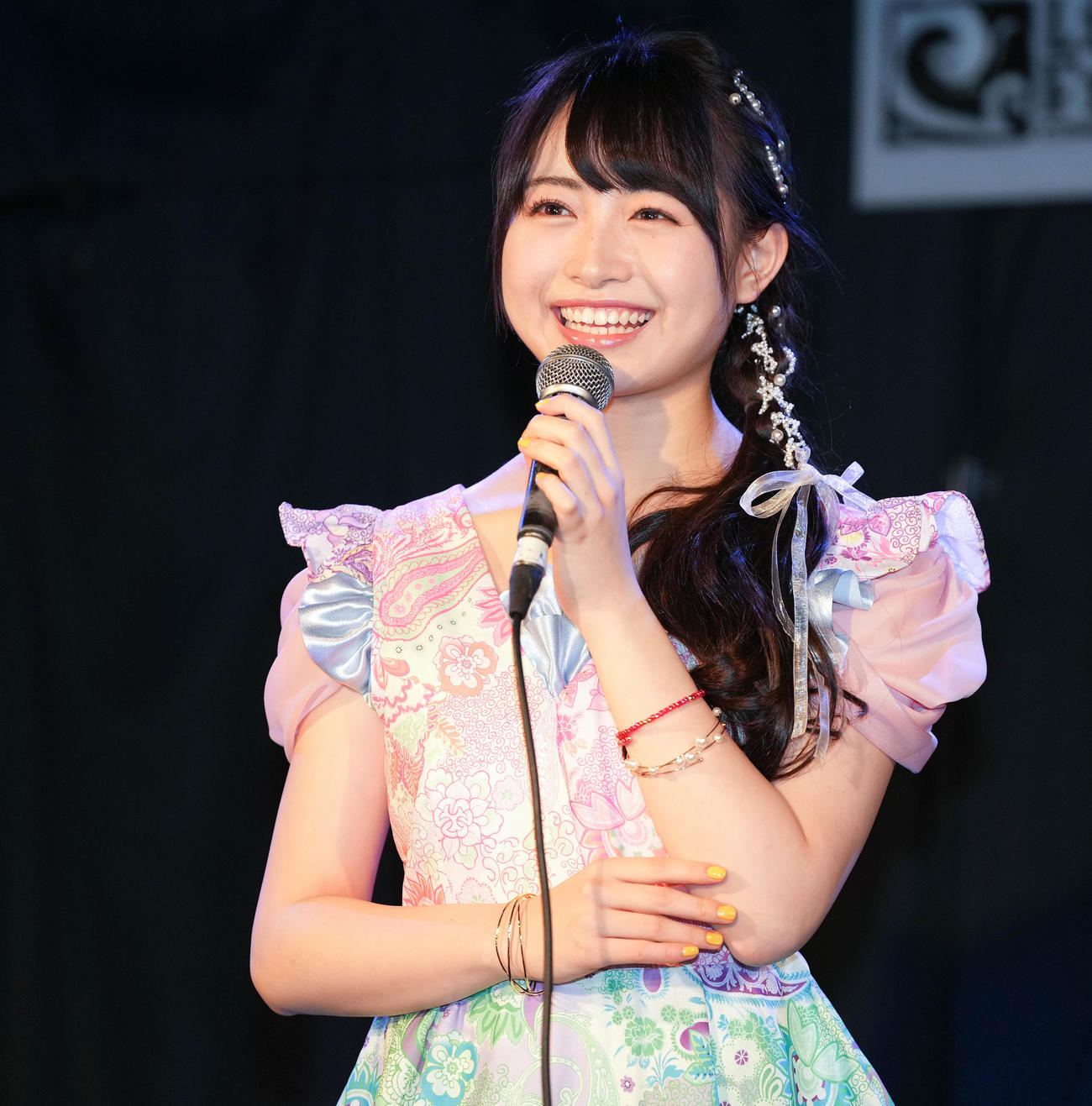 初のワンマンライブ前の囲み取材で笑顔の其原有沙（撮影・鈴木みどり）