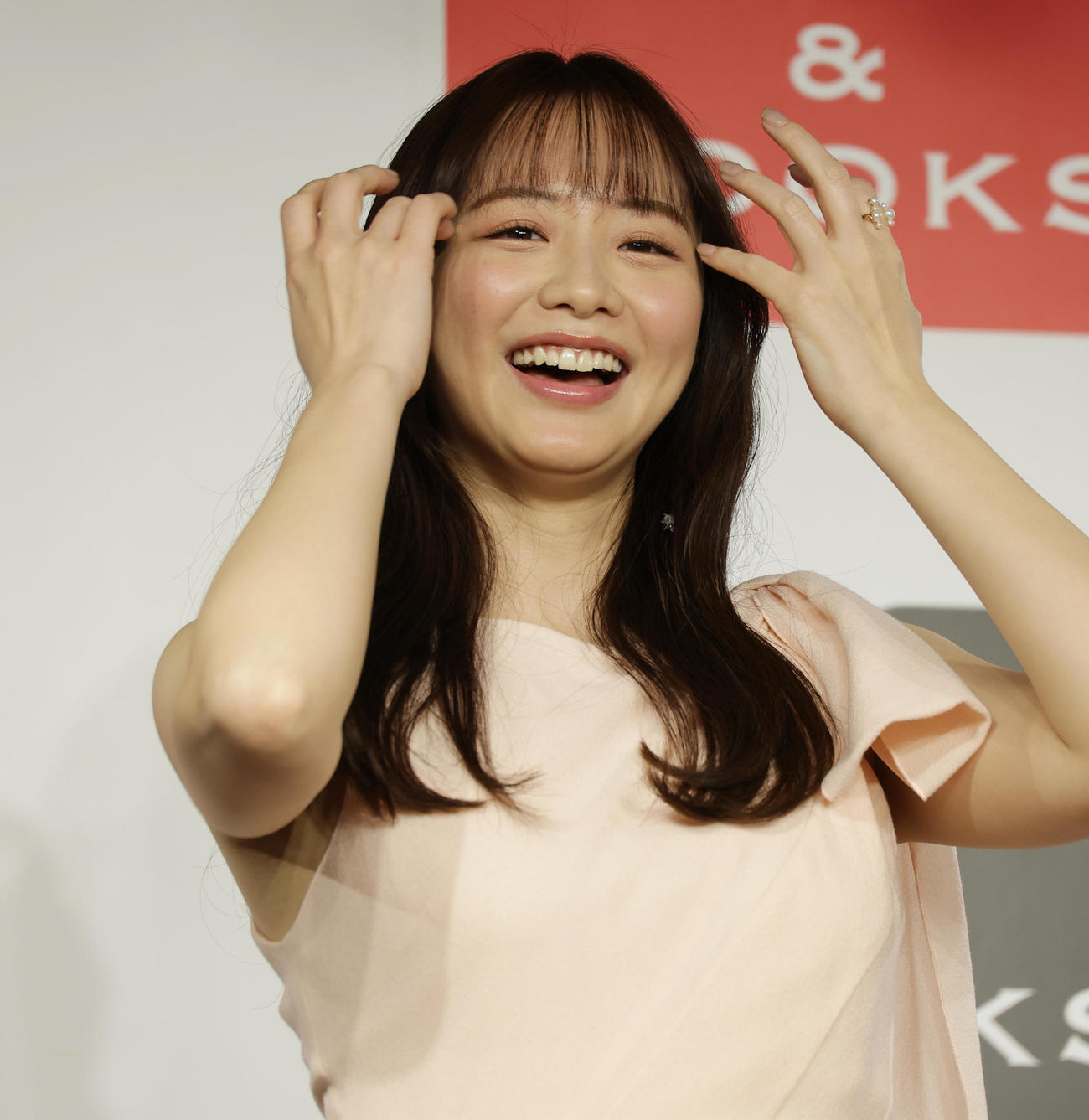 ファースト写真集「すのかすみ。」刊行イベントを行った森香澄（撮影・中島郁夫）