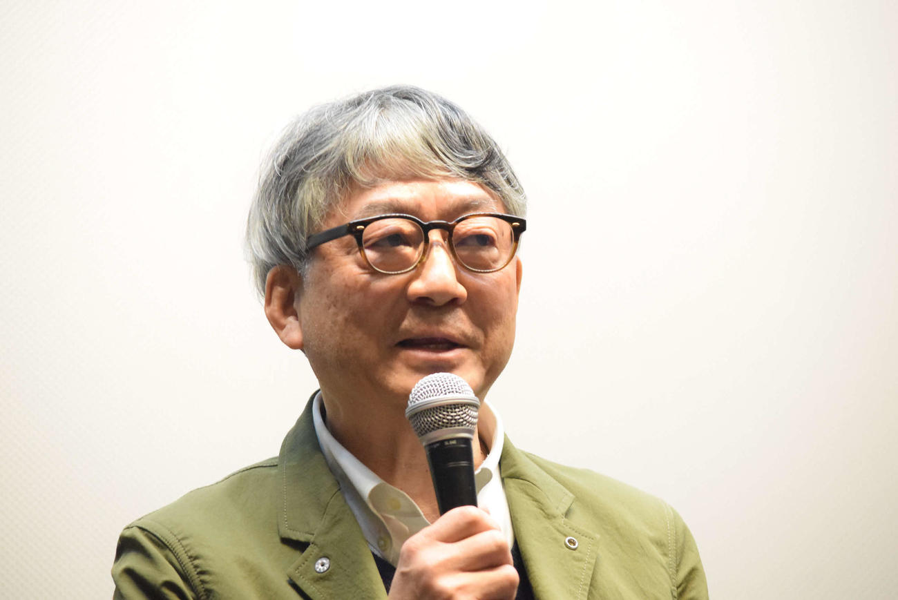 映画「おまえの親になったるで」の公開舞台あいさつ＆トークショーに登壇した竹中功氏（撮影・阪口孝志）