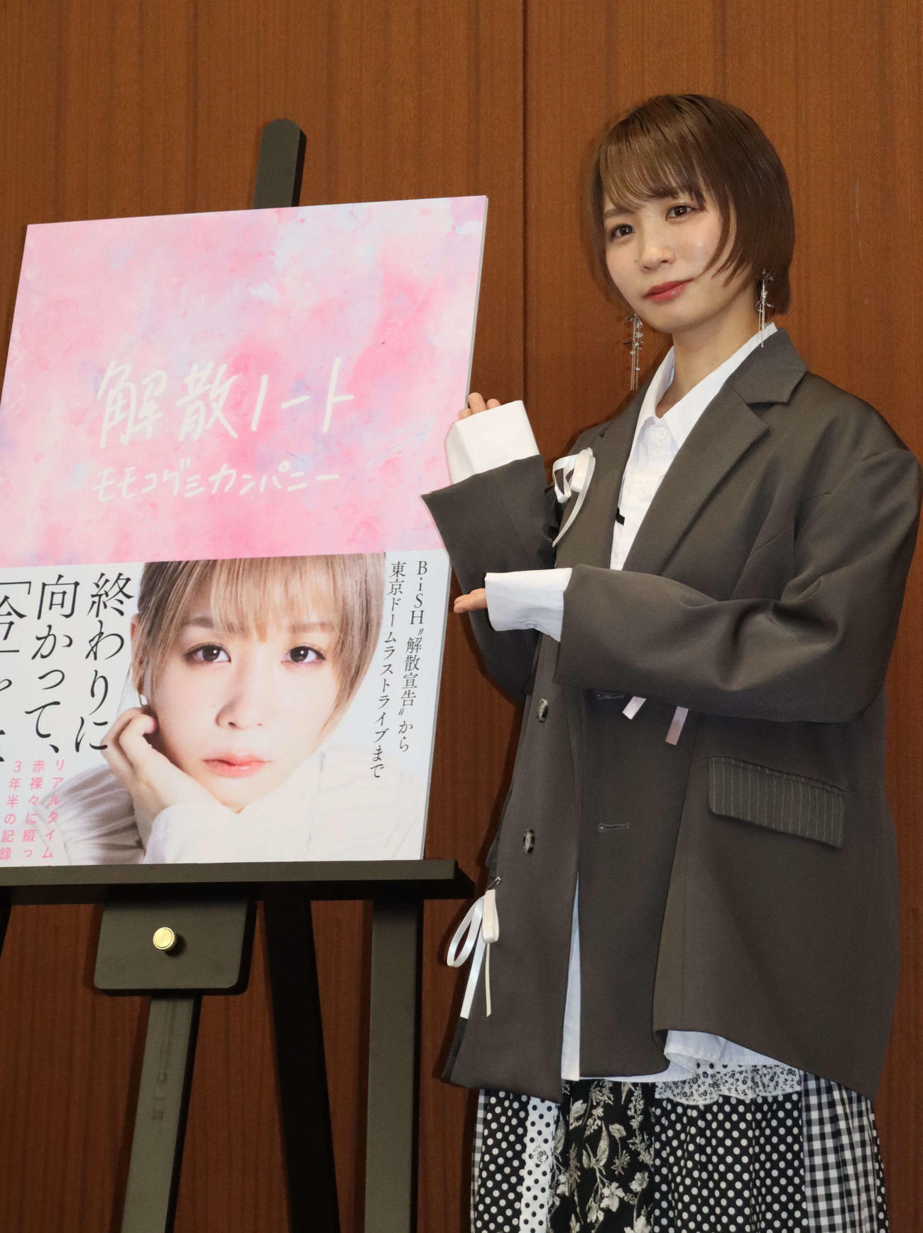 「解散ノート」の出版記念特別対談後に取材に応じたモモコグミカンパニー