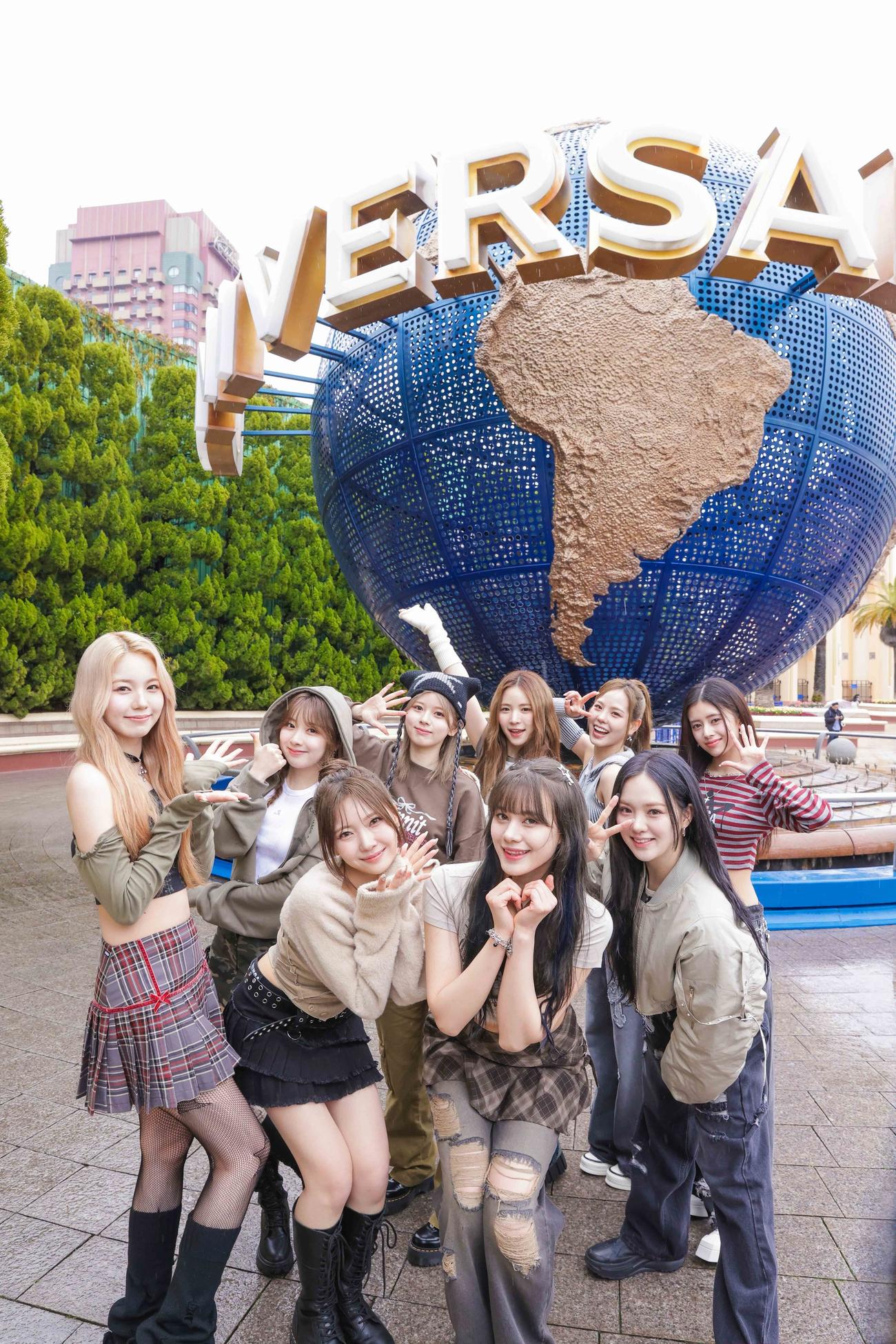 ユニバーサル・スタジオ・ジャパンで開催された「ユニ春！ライブ2024」に出演したNiziU