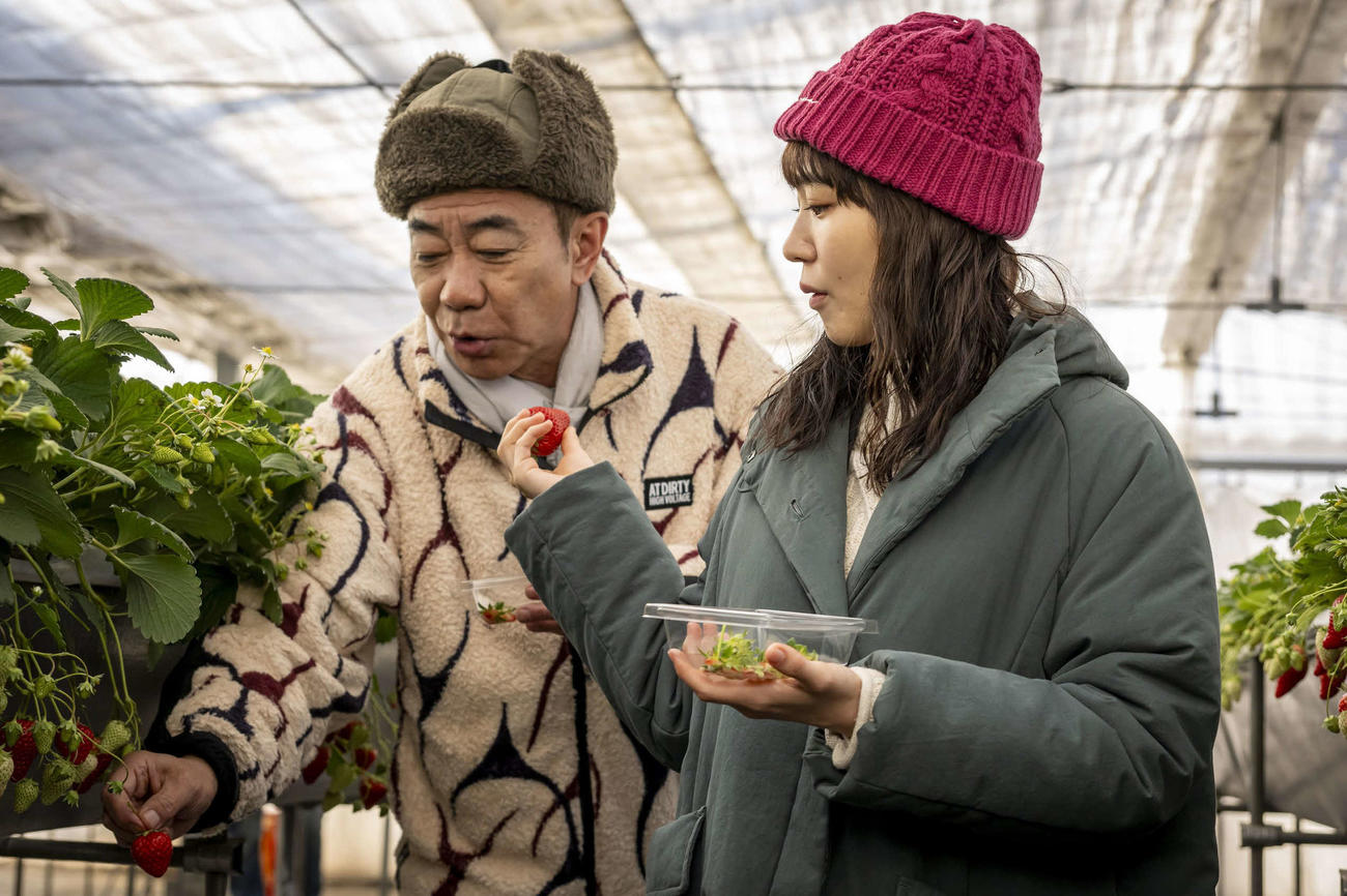 カンテレ・フジテレビ系「春になったら」でダブル主演を務める木梨憲武、奈緒(C)カンテレ