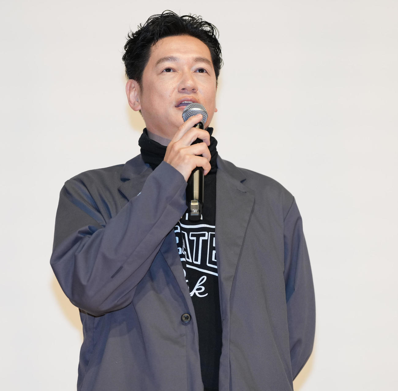 映画「青春ジャック　止められるか、俺たちを2」完成披露舞台あいさつに登壇した井浦新（撮影・鈴木みどり）