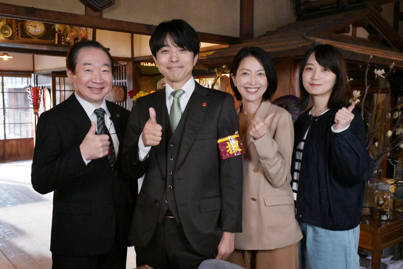 テレビ朝日系連続ドラマ「特捜9 season7」に意気込む出演者たち。左から、中村梅雀、井ノ原快彦、羽田美智子、深川麻衣