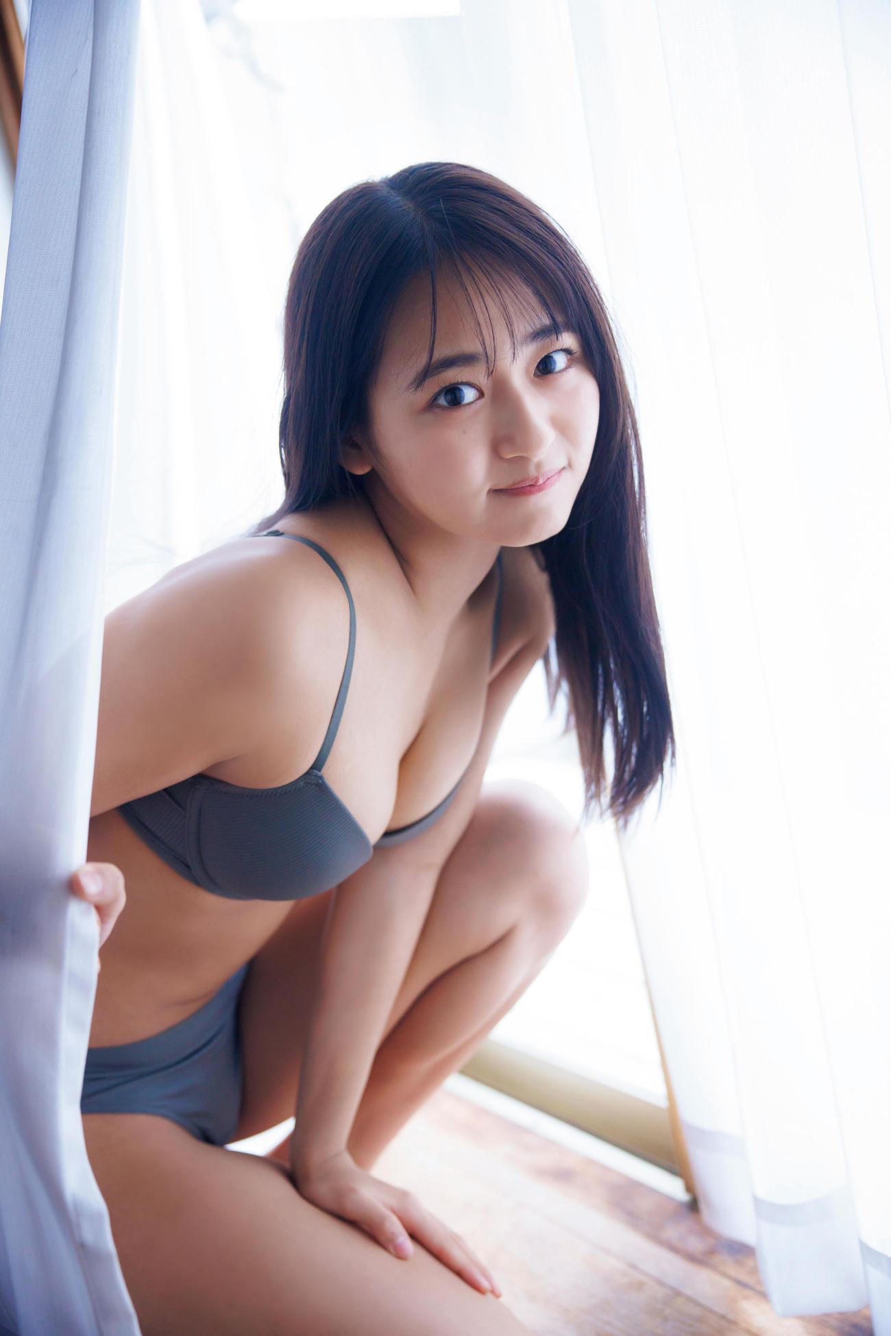 「FLASH」で水着グラビアを披露した「すみぽん」こと高倉菫(C)光文社／週刊FLASH写真・桑島智輝