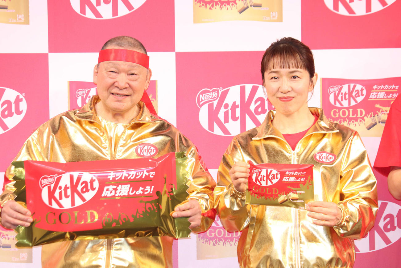 「キットカットゴールド」新製品発表会に出席したアニマル浜口氏と浜口京子（撮影・加藤理沙）