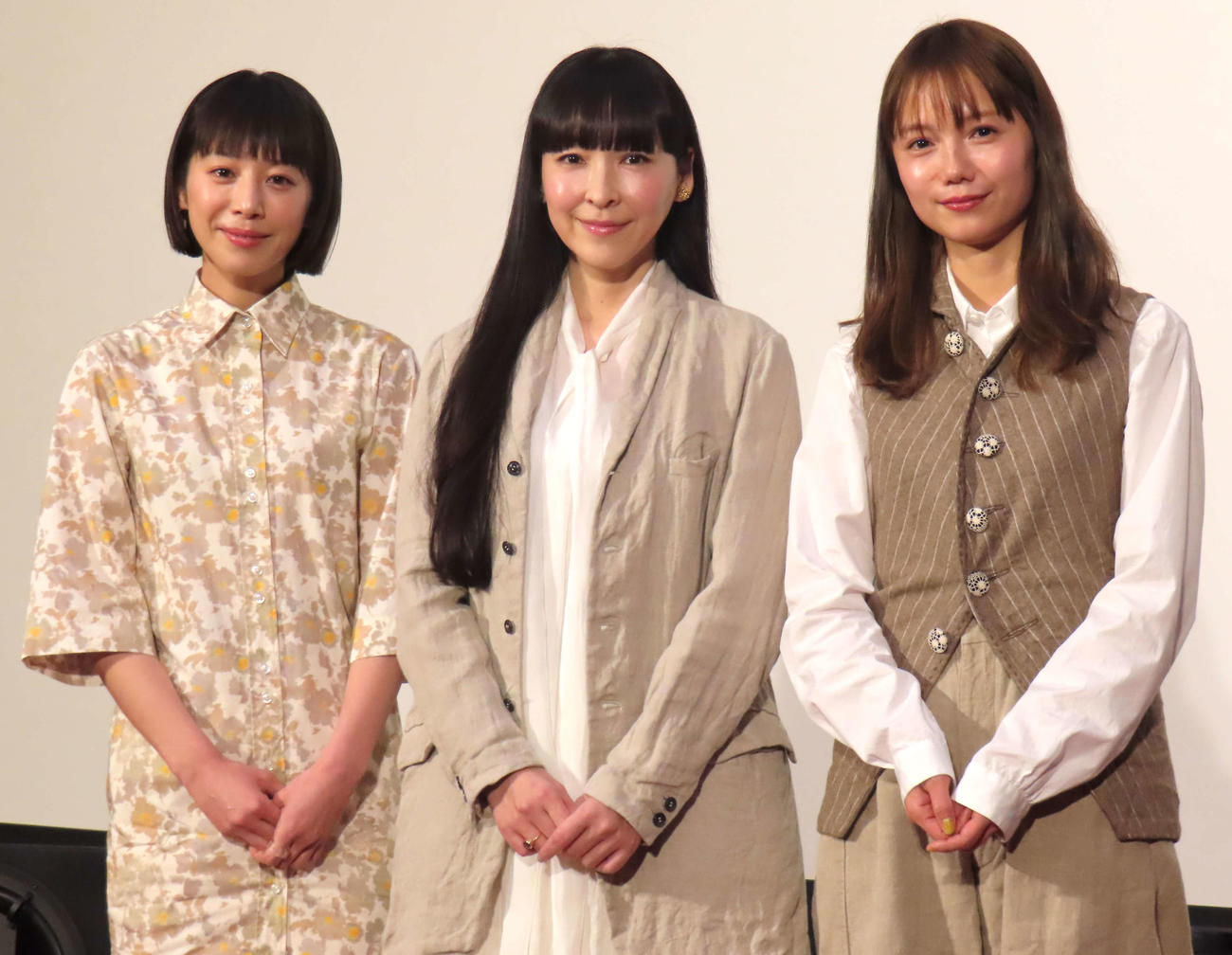「ユーミンストーリーズ」試写会に出席した、左から夏帆、麻生久美子、宮崎あおい