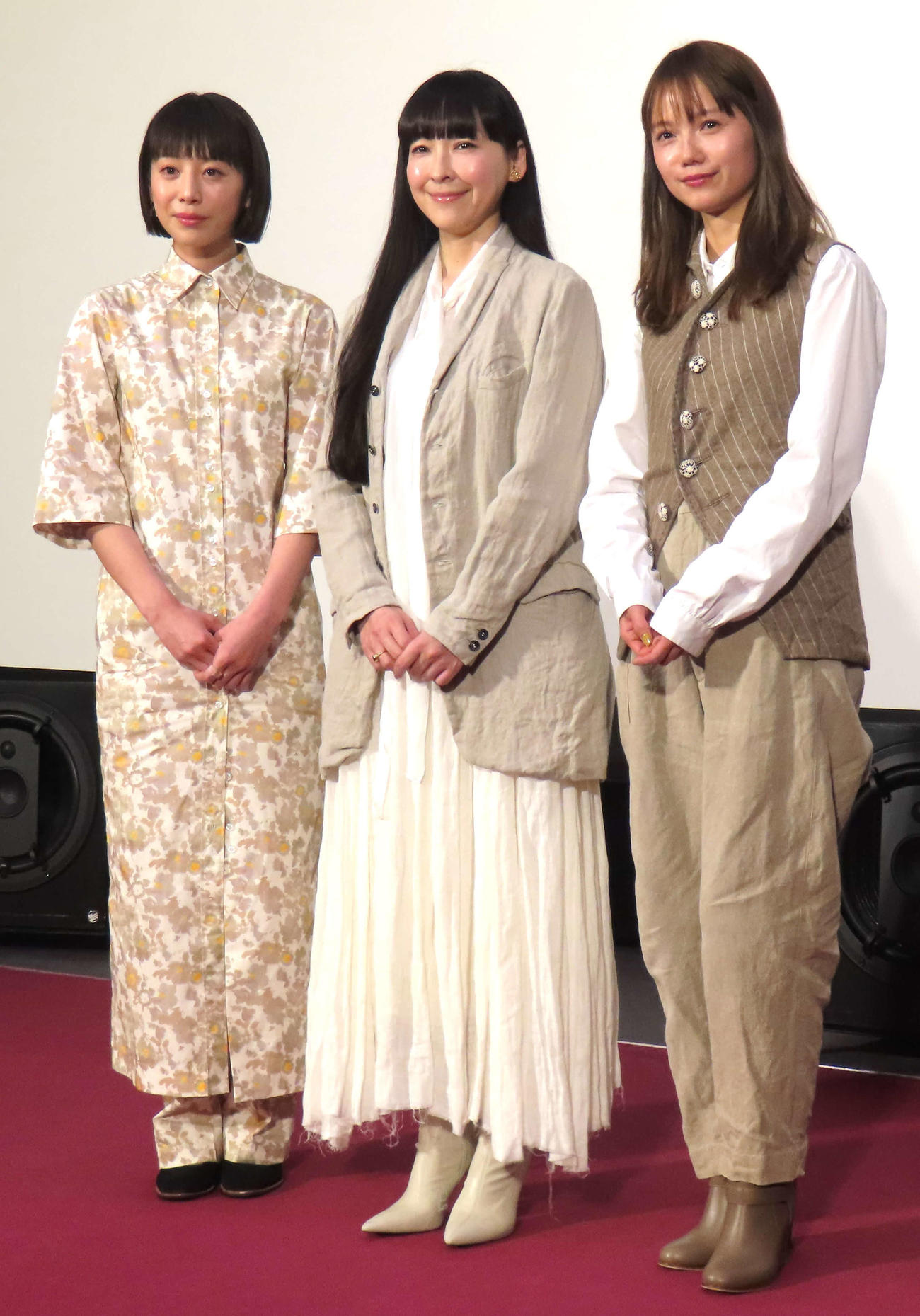 「ユーミンストーリーズ」試写会に出席した、左から夏帆、麻生久美子、宮崎あおい