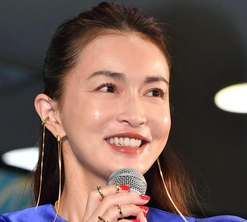 長谷川京子、最新自撮りショットに「本当にきれい」「何か問題にぶつかった時」メッセージに称賛