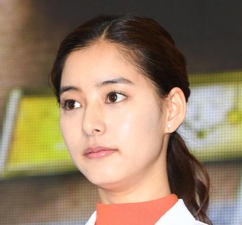 新木優子、繊細なゴールドドレス姿に「お姫様みたい」「美の極み」　山下智久との2ショットも