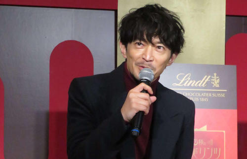 イケボ、イケオジ津田健次郎は行動も“国宝級”スタッフ、マスコミにも自然なイケメンっぷり