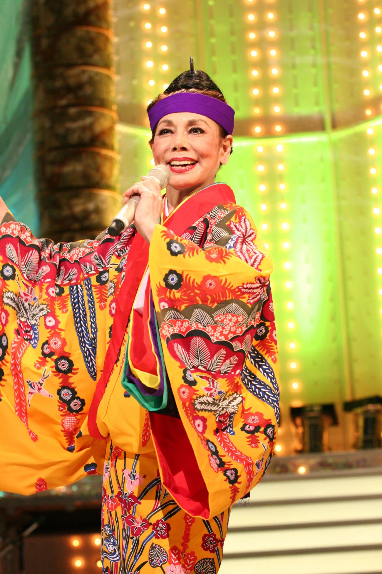 07年「第34回歌謡祭」に出演した仲宗根美樹さん（日本歌手協会提供）