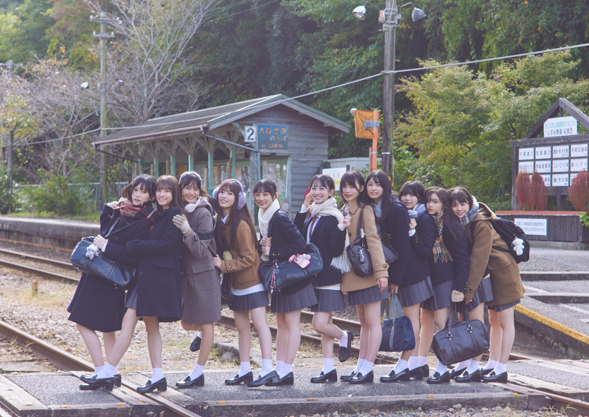 乃木坂46の5期生写真集「あの頃、乃木坂にいた」の集合カット