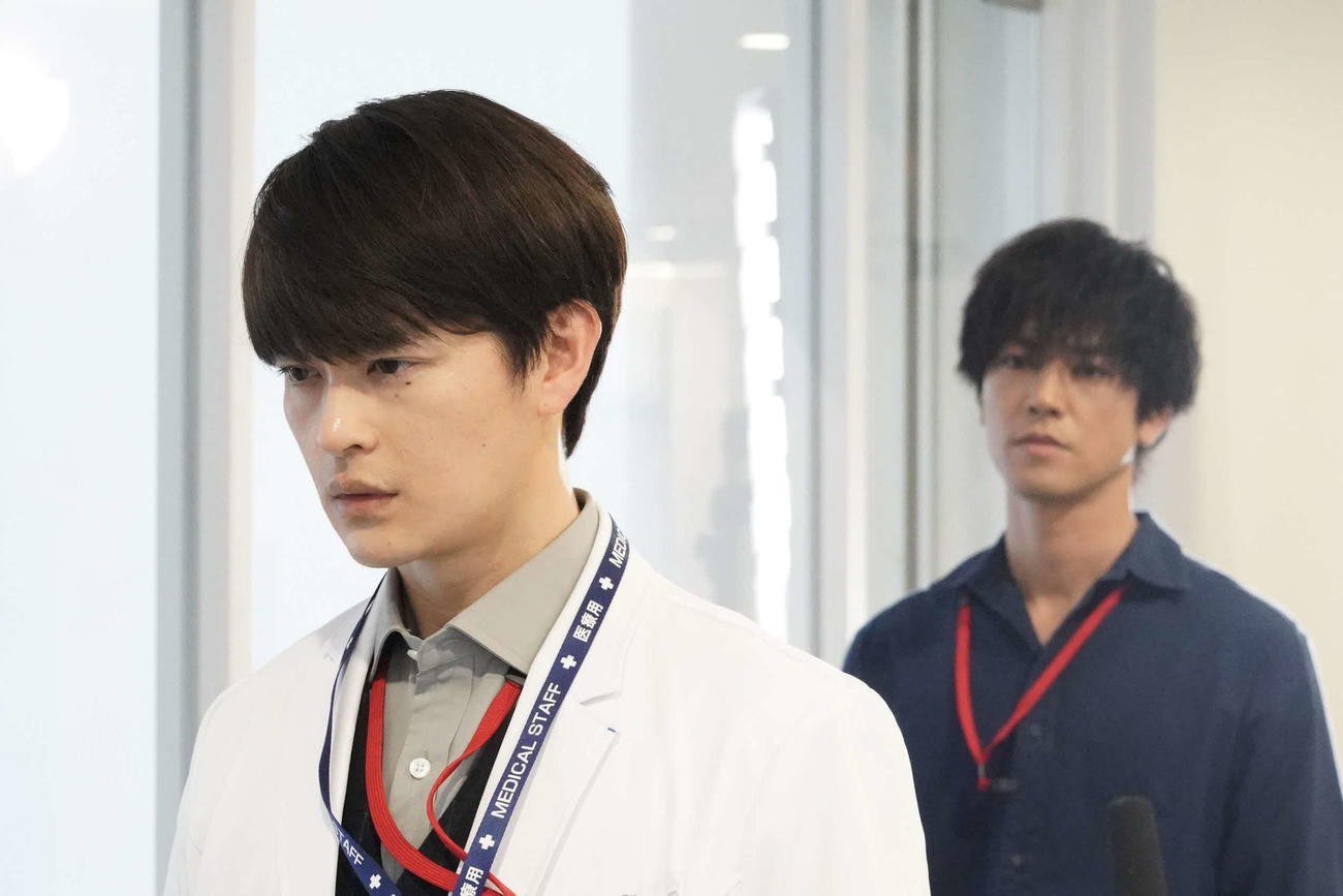 フジテレビ系「院内警察」に出演する瀬戸康史、桐谷健太(C)フジテレビ