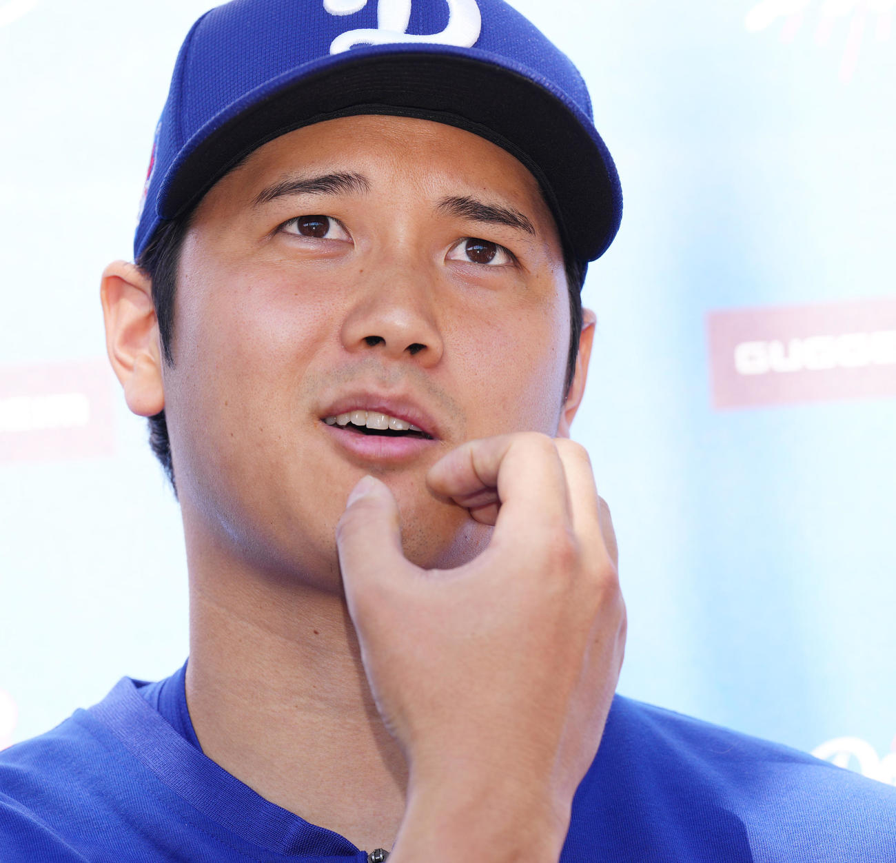 結婚発表から一夜明け、会見するドジャース大谷は、笑顔で記者の質問に答える（撮影・菅敏）