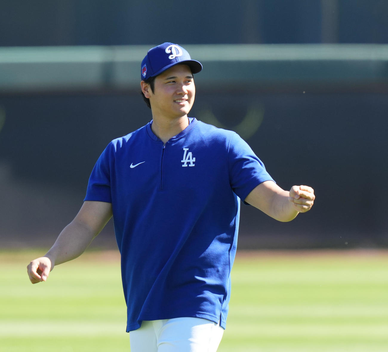 結婚発表から一夜明け、笑顔で練習するドジャース大谷（撮影・菅敏）
