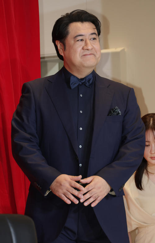 小手伸也「コンプライアンス考えちゃいました」、「GTOリバイバル」教頭役で同級生反町と共演