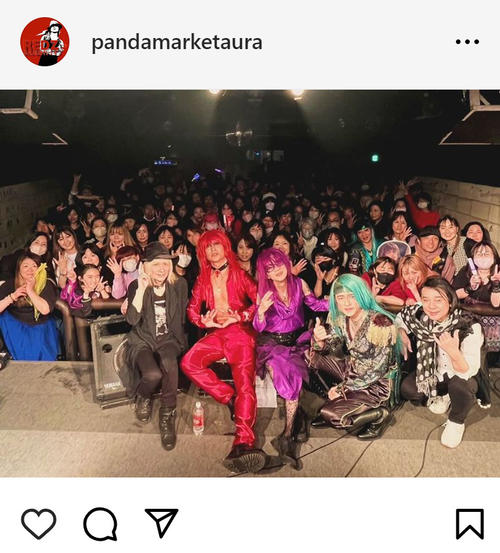 AURAみんなのれっず、ワンマンライブ満員御礼に感謝　客席をバックに集合写真