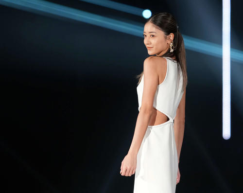 ランウエーでポーズを決める「みちょぱ」こと池田美優（撮影・たえ見朱実）