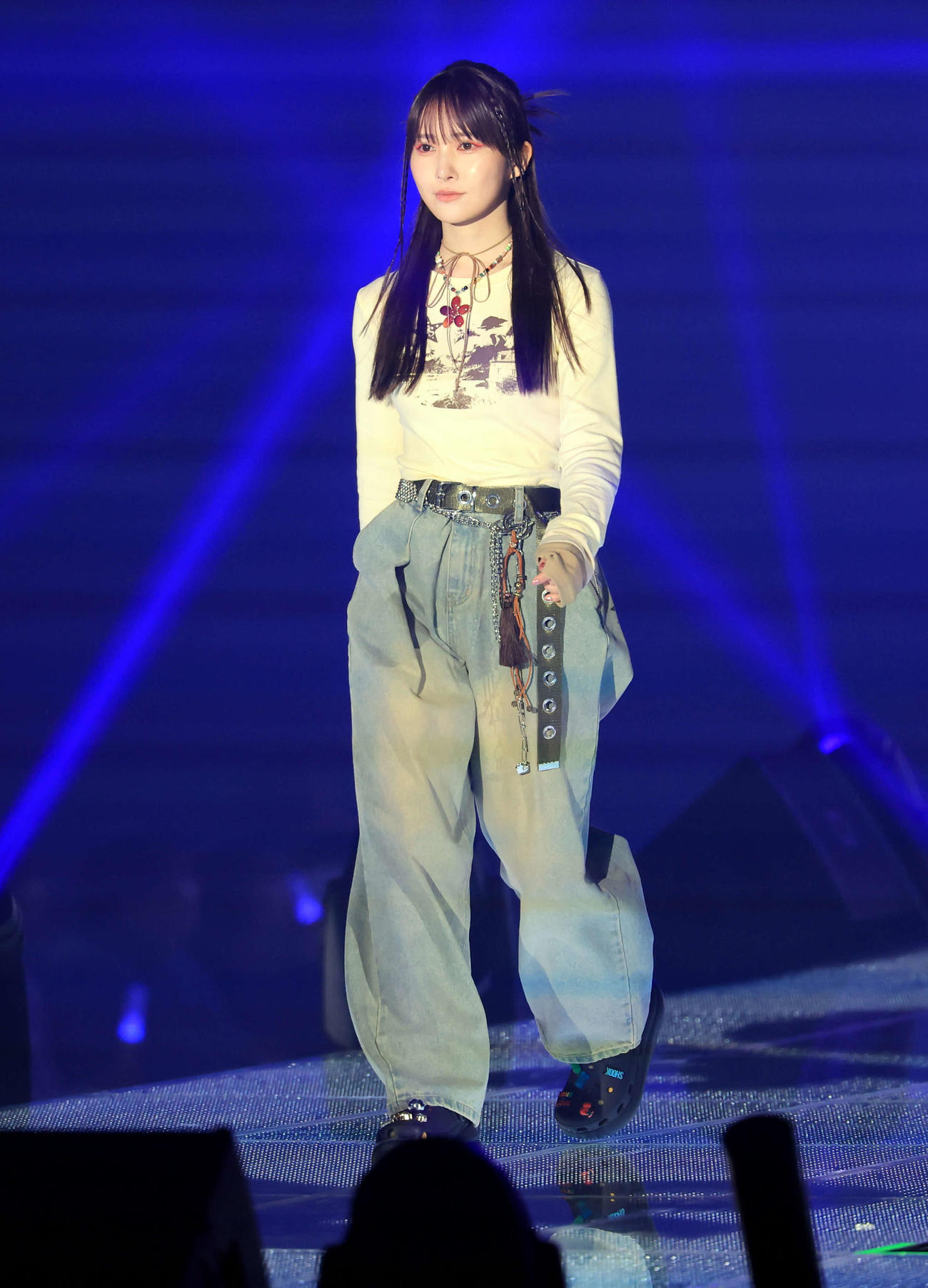 ランウエーを歩く日向坂46加藤史帆（撮影・浅見桂子）