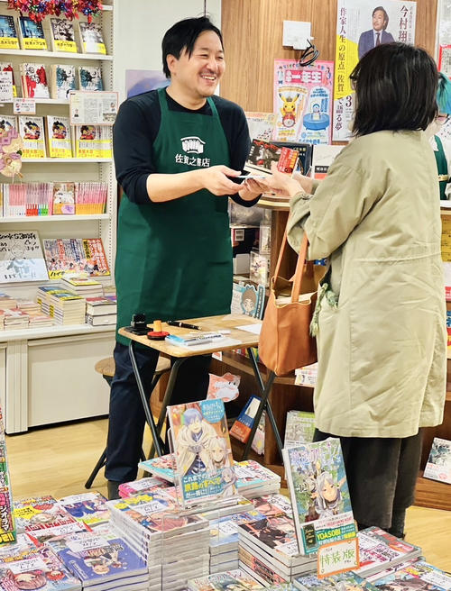 直木賞作家今村翔吾氏、オーナーの「佐賀之書店」でサイン会「思った以上にうまいこと行ってる」