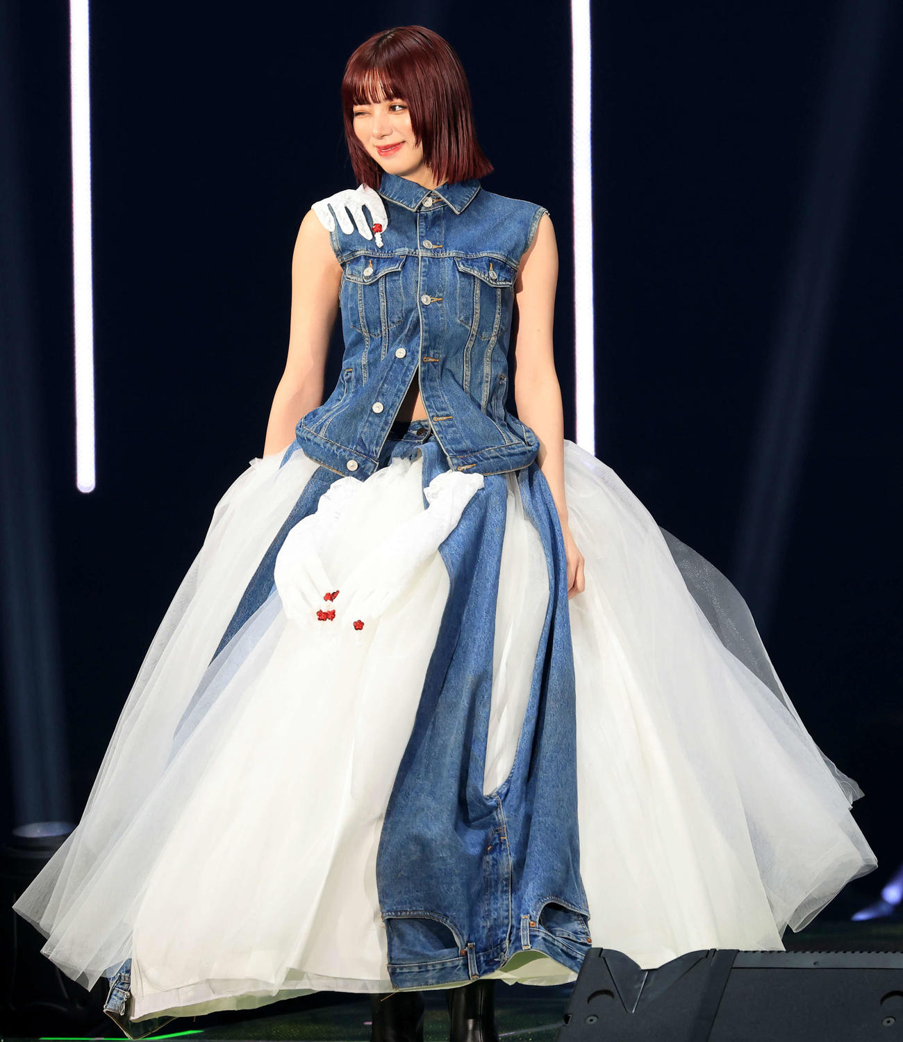ランウエーを歩く池田エライザ（撮影・浅見桂子）