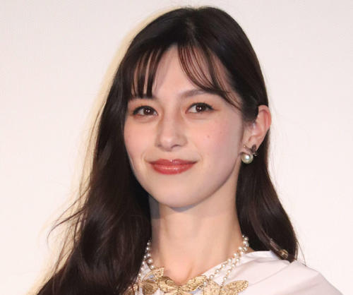 中条あやみ、東京ガールズコレクションのオフショット公開　「かわいすぎて心臓やられる」の声