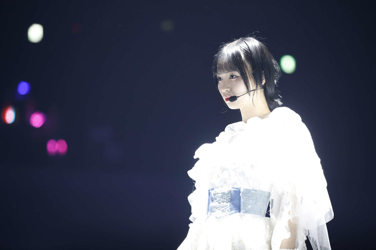 「≠ME 5th ANNIVERSARY PREMIUM CONCERT」で歌唱する冨田菜々風(C)YOANI