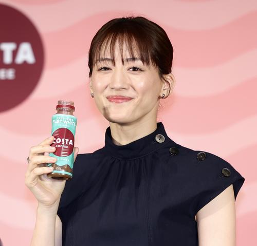 綾瀬はるか「以前は突っ走るようにお仕事。最近は適度にお休みを」　旅行や映画鑑賞などで過ごす