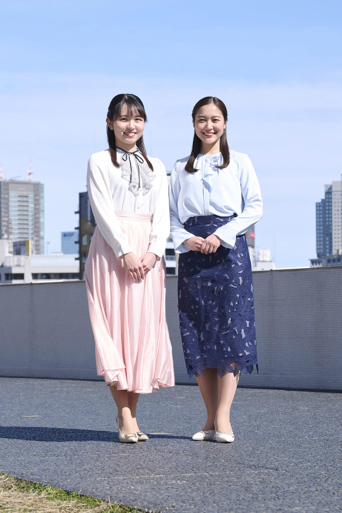 「グッド！モーニング」「羽鳥慎一モーニングショー」でそれぞれデビューするテレビ朝日新人アナウンサー。左から、三山賀子アナ、松岡朱里アナ