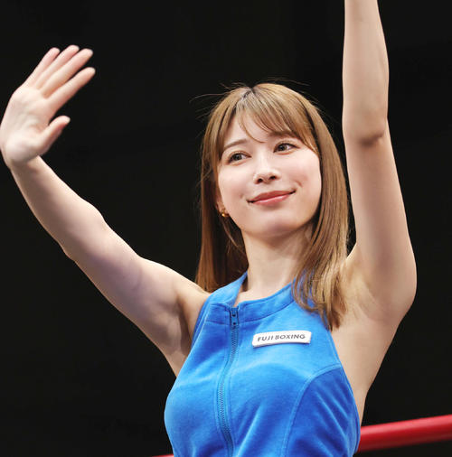 「令和最高の美ボディ」雪平莉左、キュートなおさげで絶対領域まぶしいゴルフウェア姿披露　