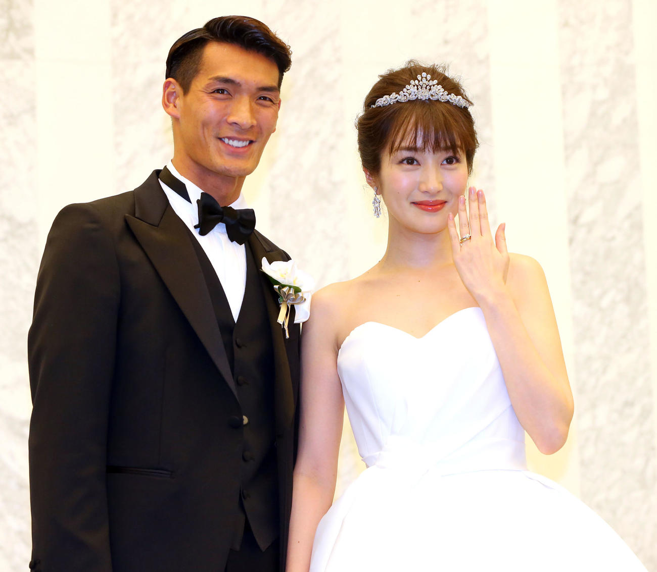 結婚披露宴を行った槙野智章（左）と高梨臨（2018年12月撮影）