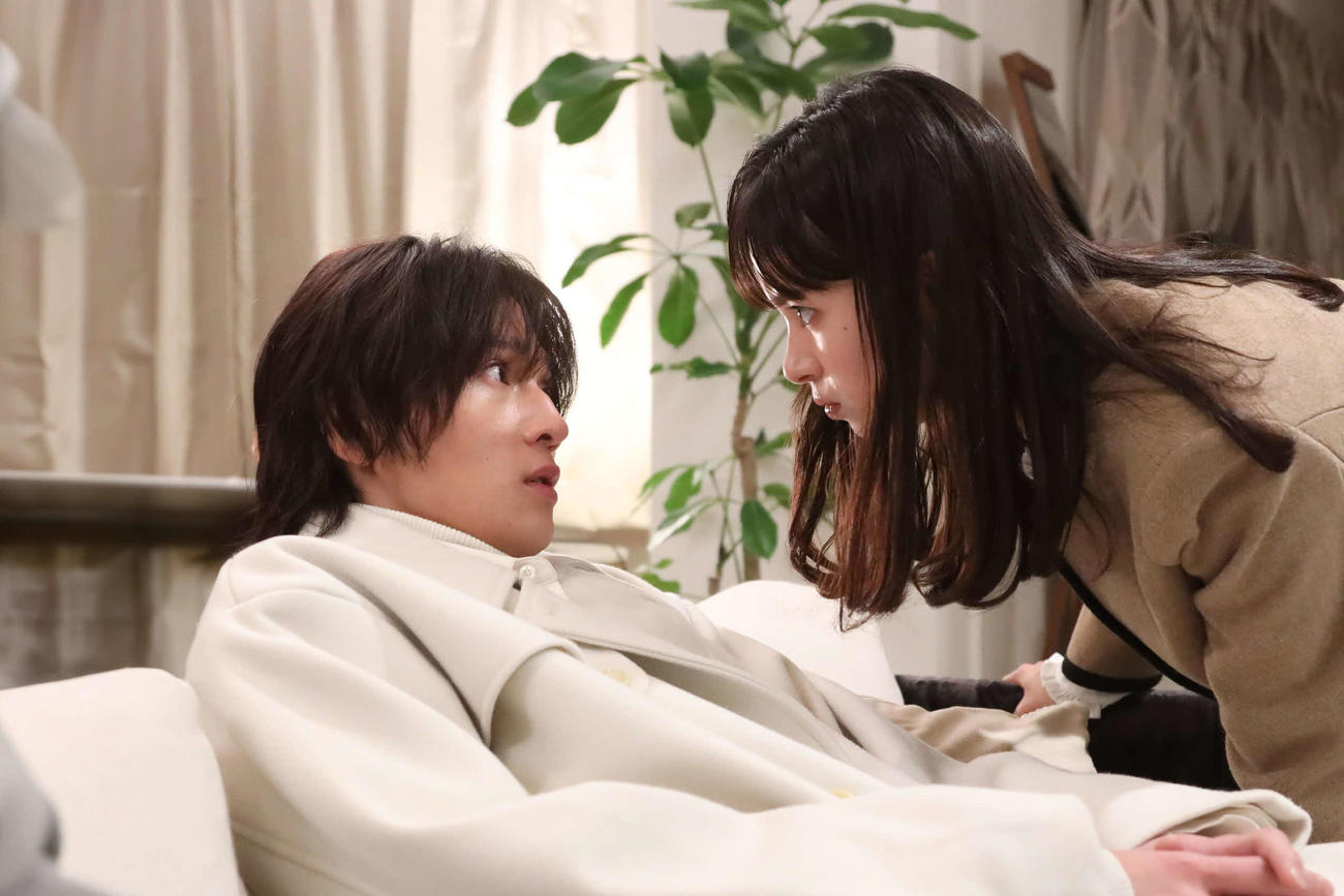 フジテレビ系「婚活1000本ノック」に出演する八木勇征、関水渚(C)フジテレビ