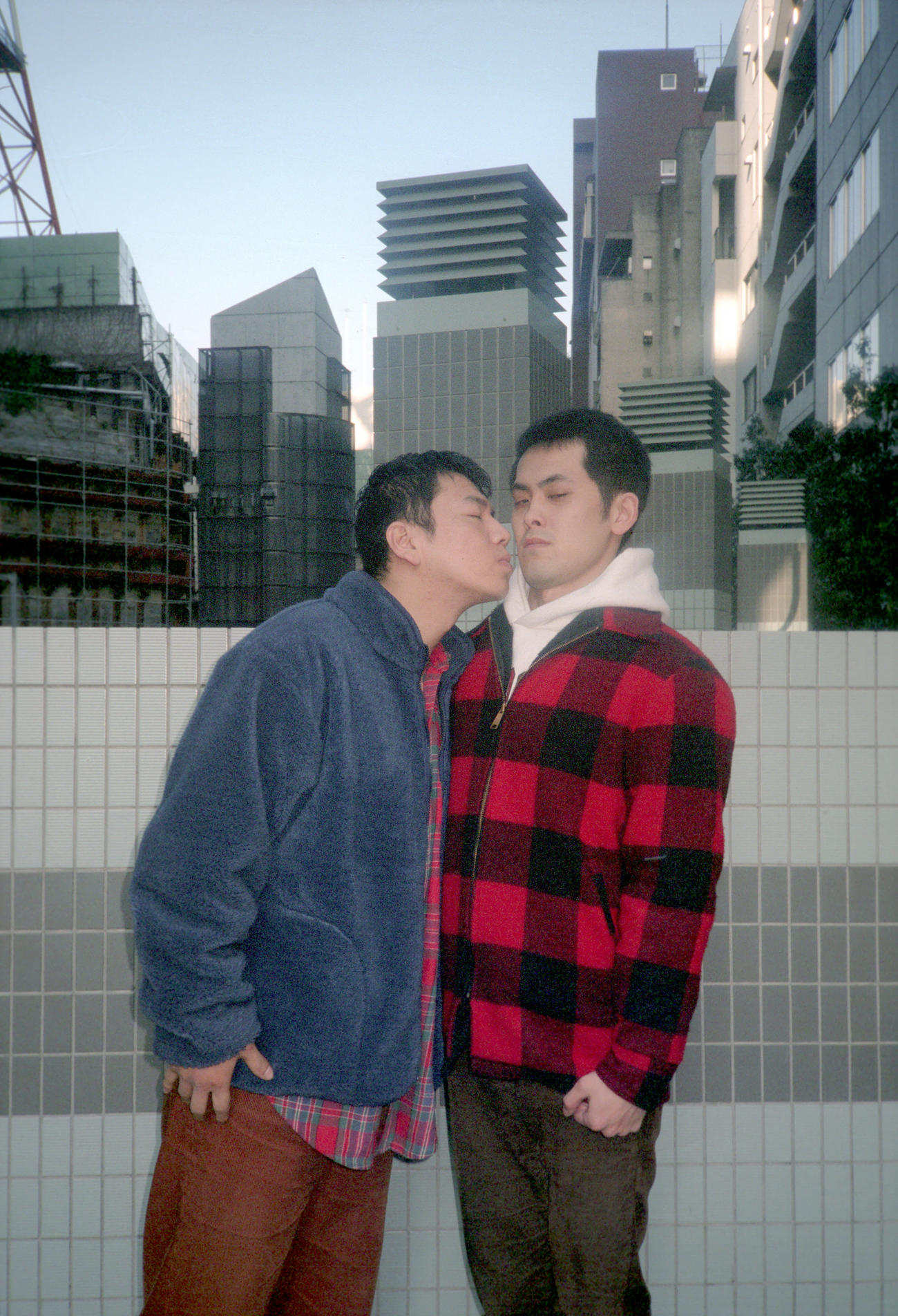 海砂利水魚時代の上田晋也（左）、有田哲平（1995年2月撮影）