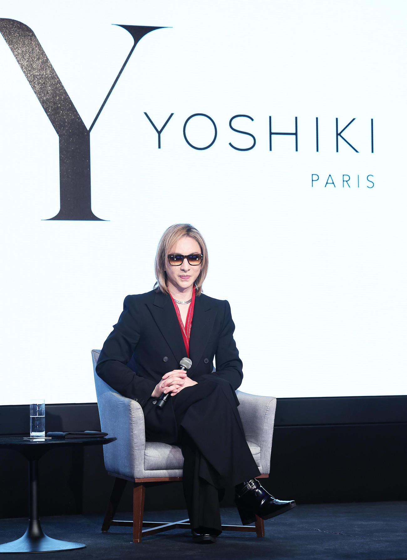会見に臨むYOSHIKI（撮影・足立雅史）