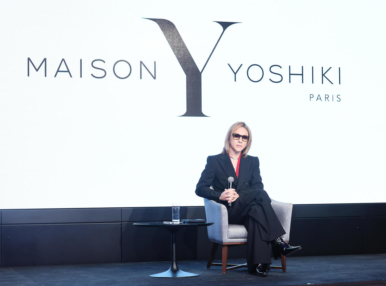 会見に臨むYOSHIKI（撮影・足立雅史）