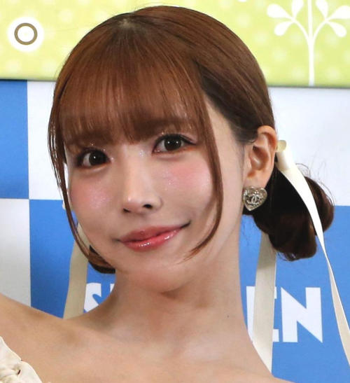三上悠亜(2023年8月撮影)