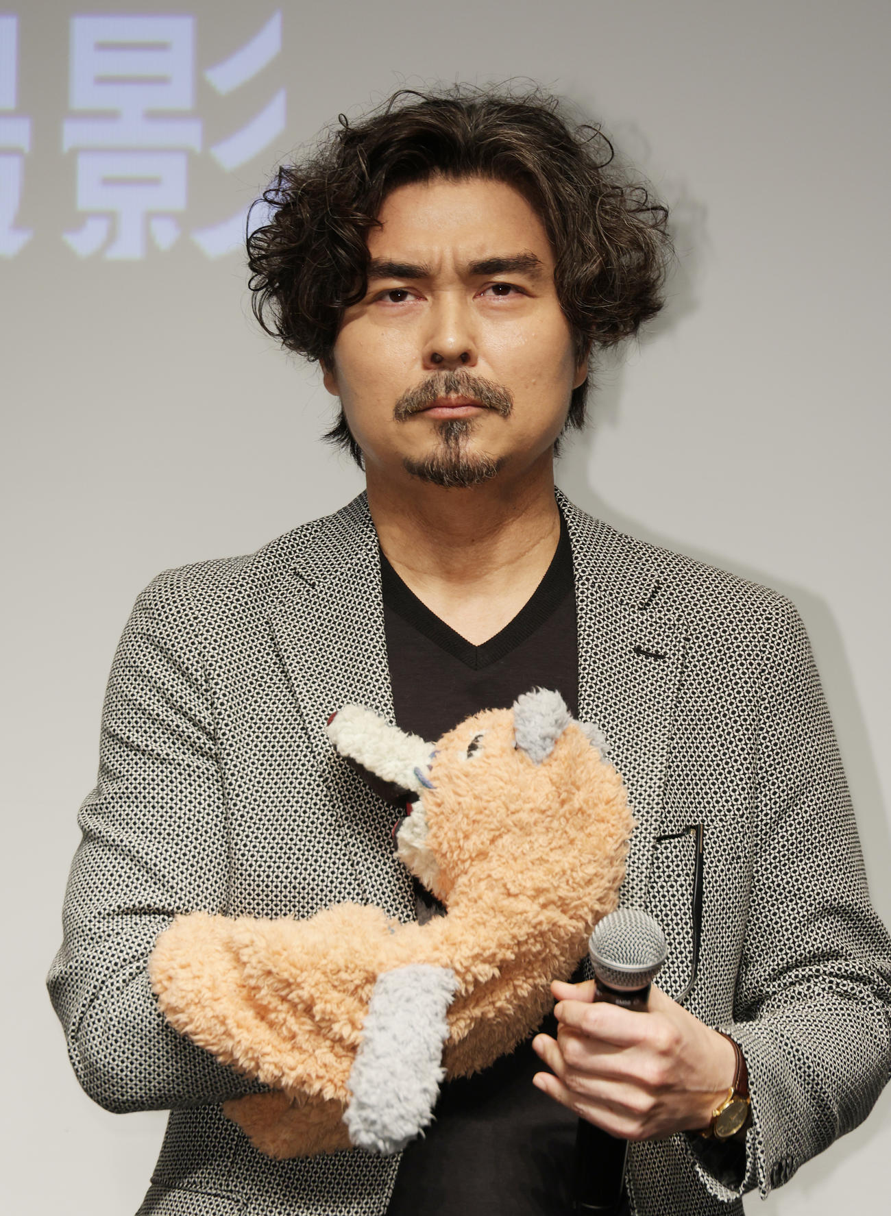 ショートフィルム「ミッドナイト」試写会であいさつする小澤征悦（撮影・中島郁夫）