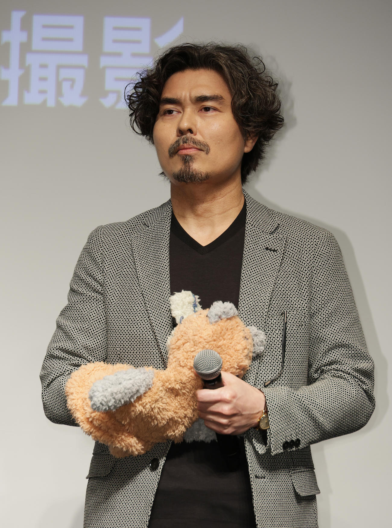 ショートフィルム「ミッドナイト」試写会であいさつする小澤征悦（撮影・中島郁夫）