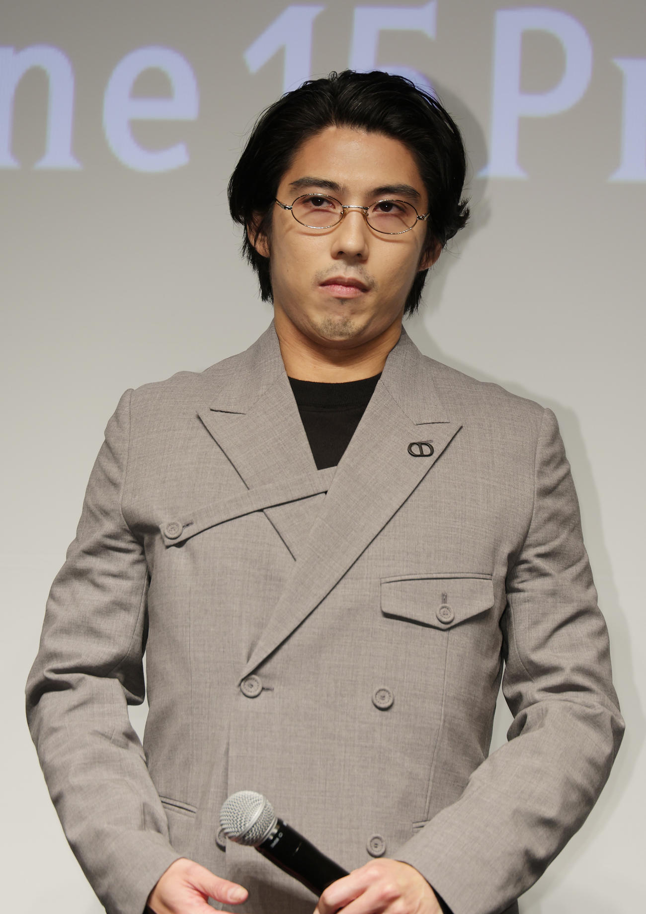 ショートフィルム「ミッドナイト」試写会であいさつする賀来賢人（撮影・中島郁夫）