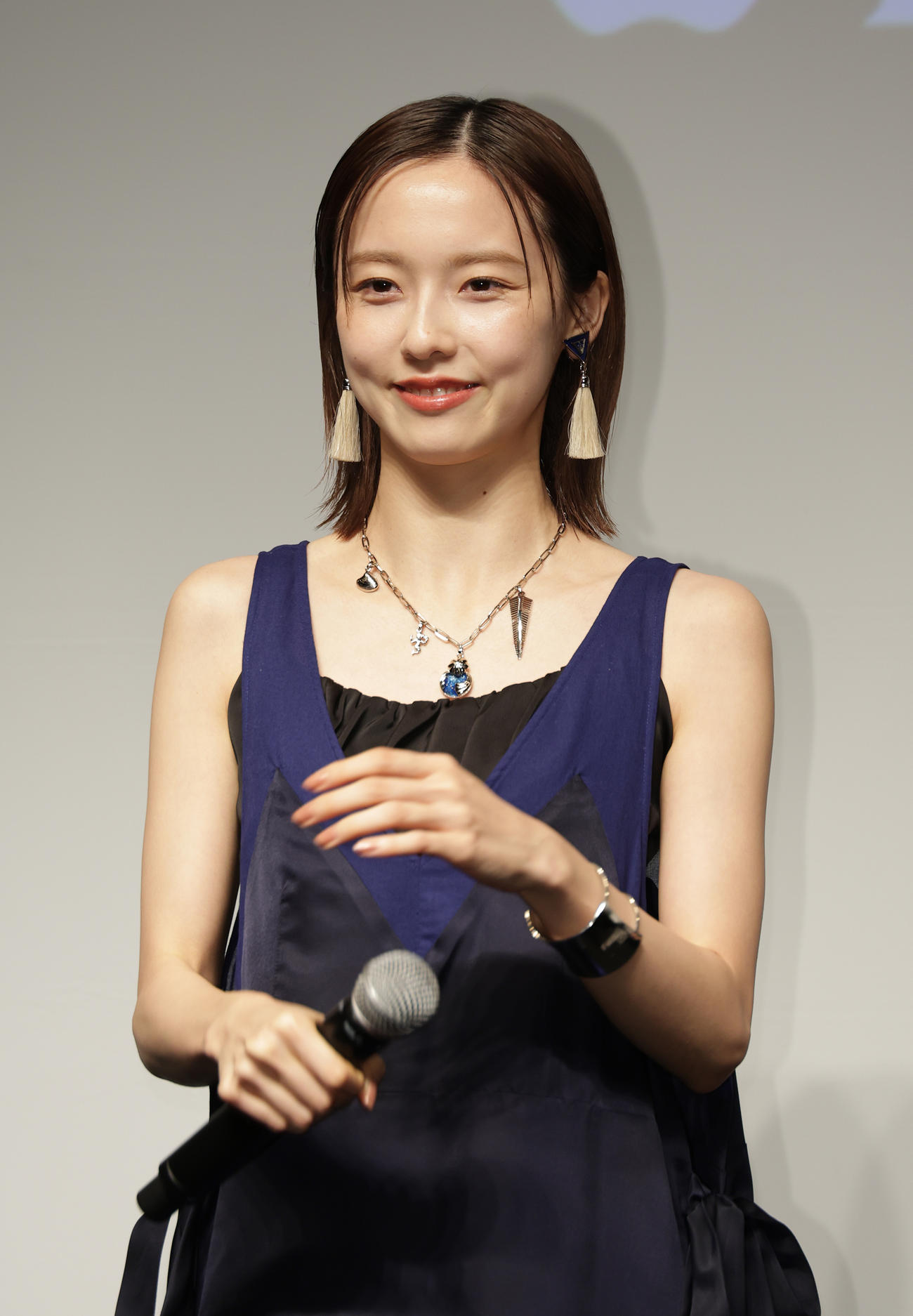 ショートフィルム「ミッドナイト」試写会であいさつする加藤小夏（撮影・中島郁夫）