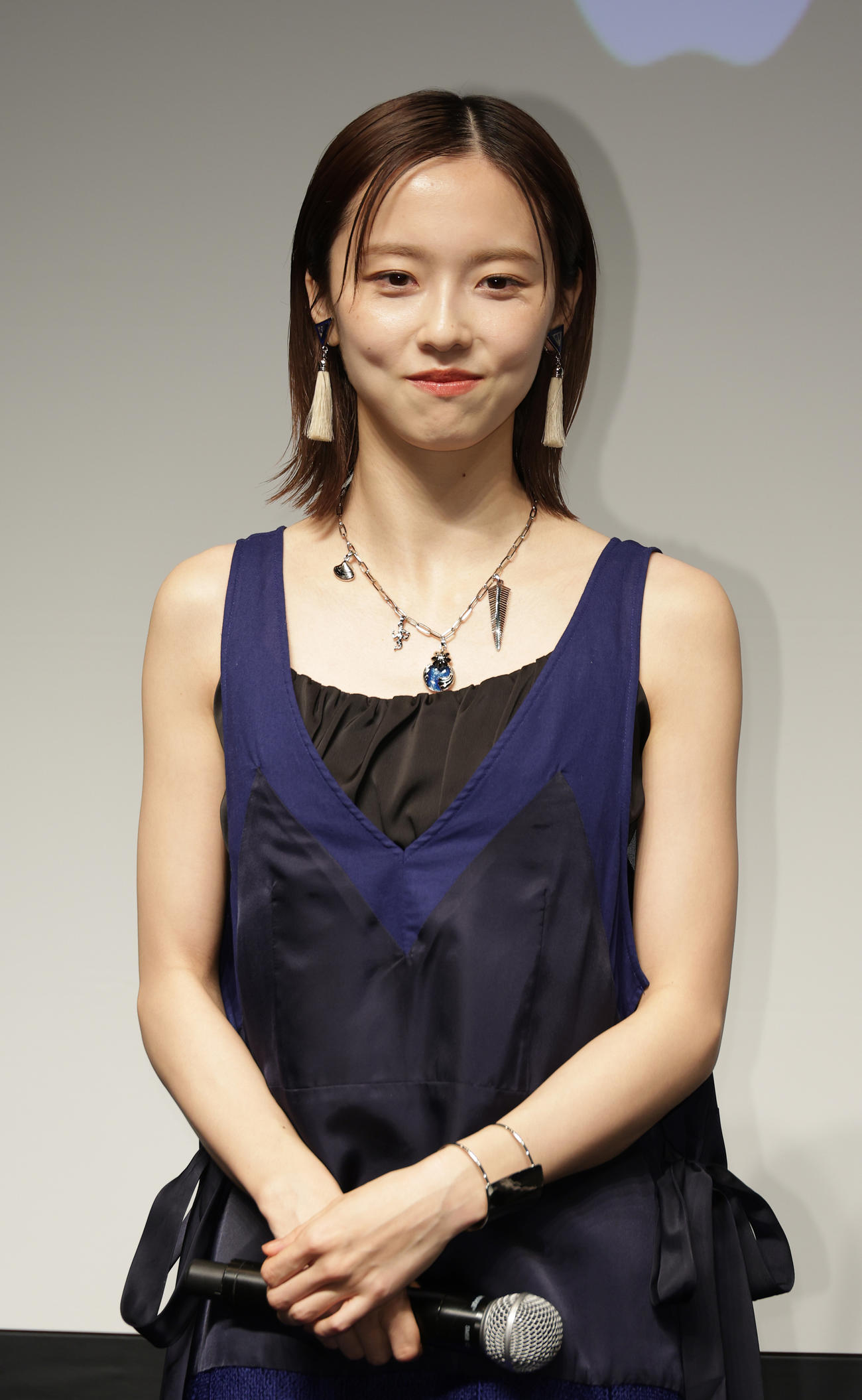 ショートフィルム「ミッドナイト」試写会であいさつする加藤小夏（撮影・中島郁夫）