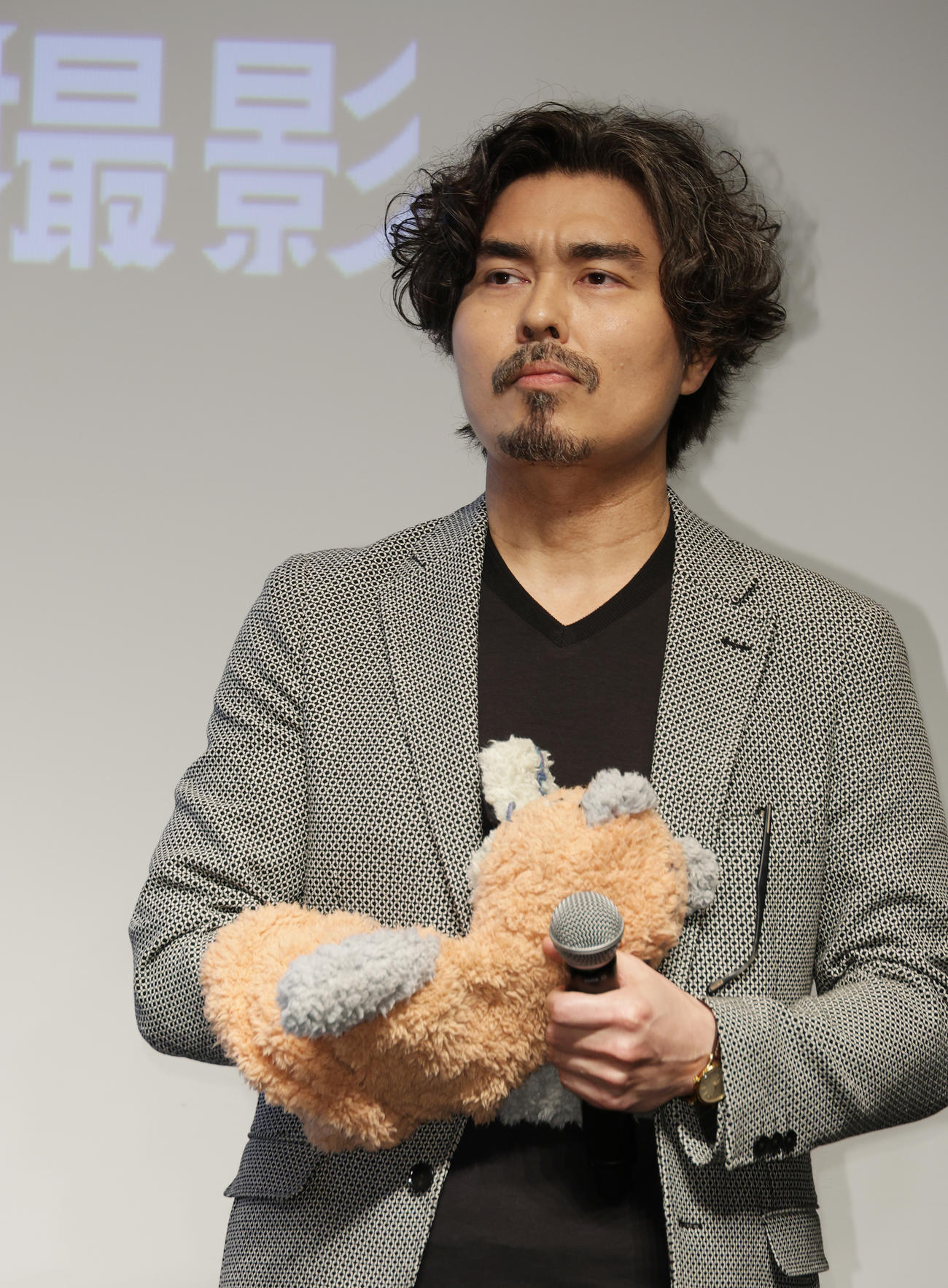 ショートフィルム「ミッドナイト」試写会であいさつする小澤征悦（撮影・中島郁夫）