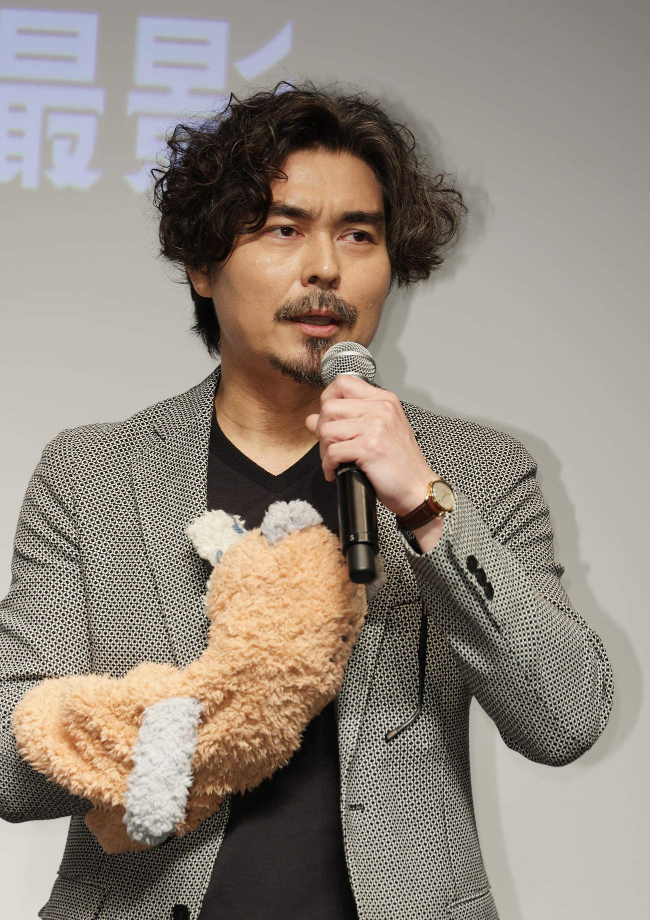 ショートフィルム「ミッドナイト」試写会であいさつする小澤征悦（撮影・中島郁夫）