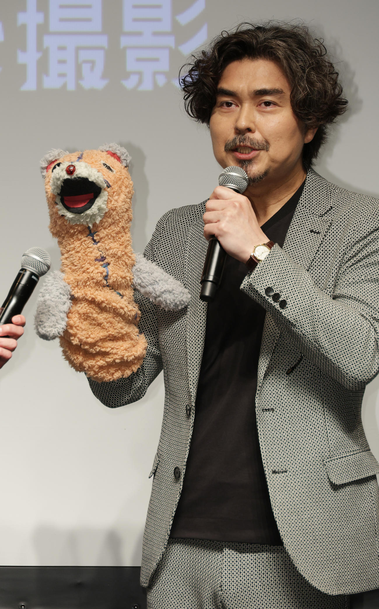 ショートフィルム「ミッドナイト」試写会であいさつする小澤征悦（撮影・中島郁夫）