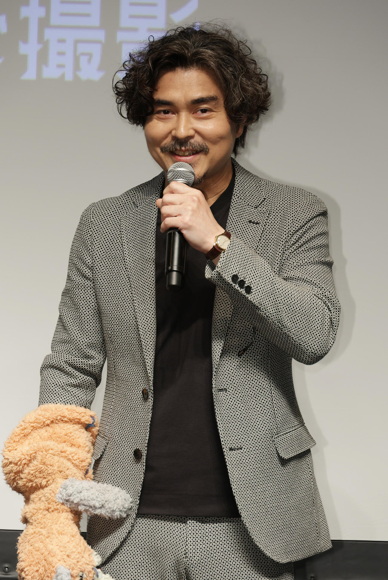 ショートフィルム「ミッドナイト」試写会であいさつする小澤征悦（撮影・中島郁夫）