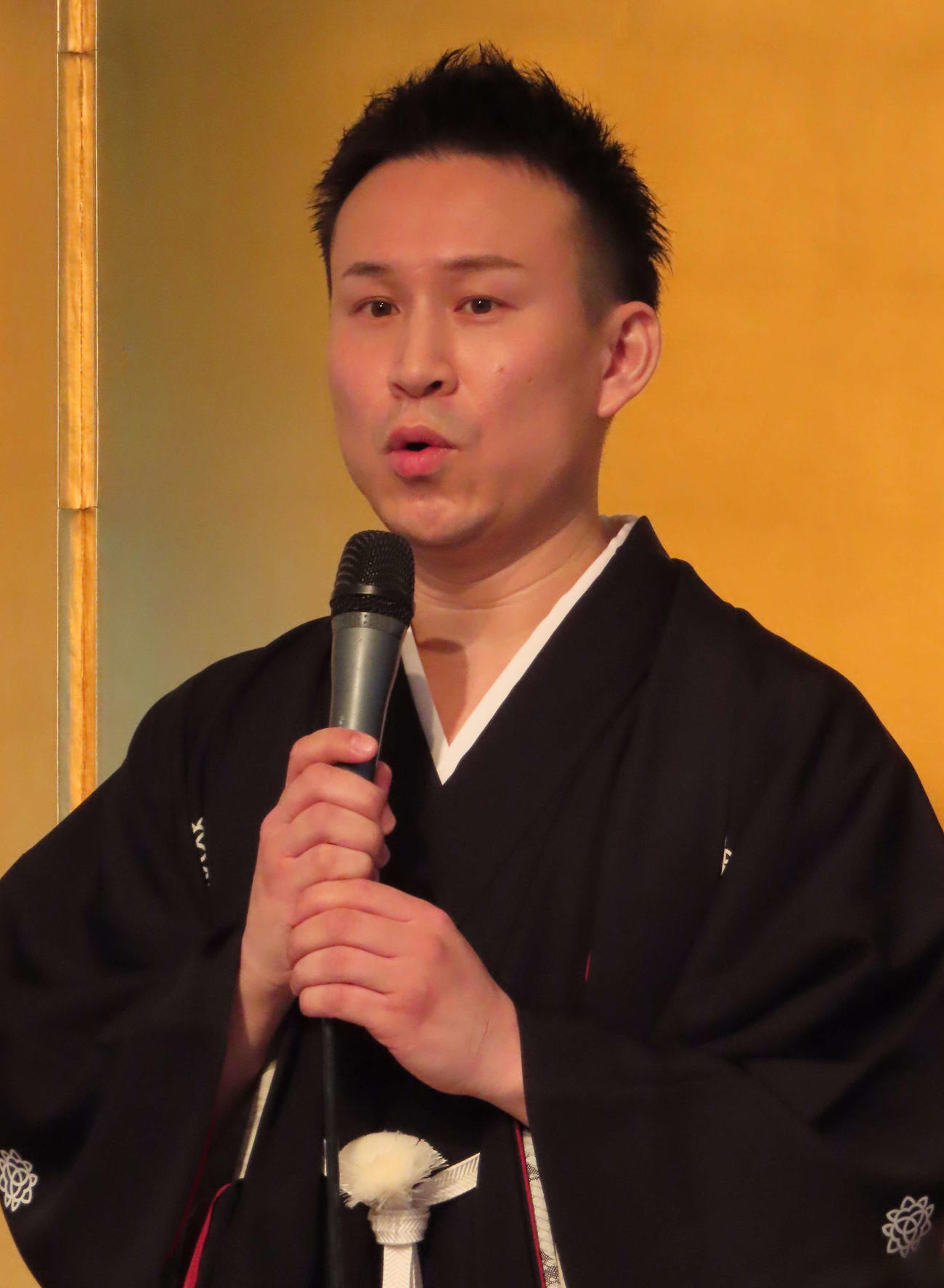 新真打ち昇進披露会見を行った三遊亭わん丈